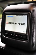 Mitsubishi Shogun Black 2012 года (UK)
